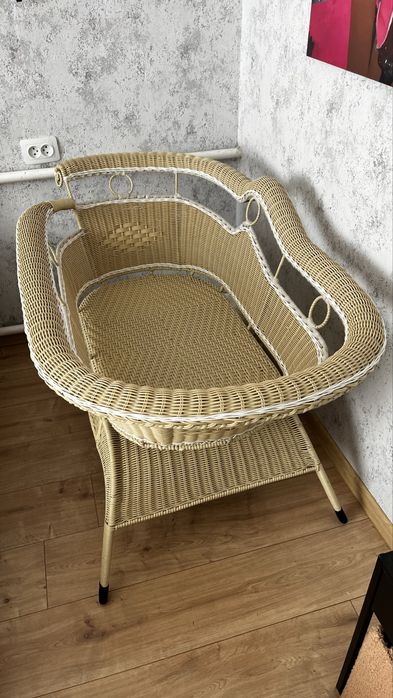Продам ліжечко люльку в чудовому стані. З маятниковим механізмом.