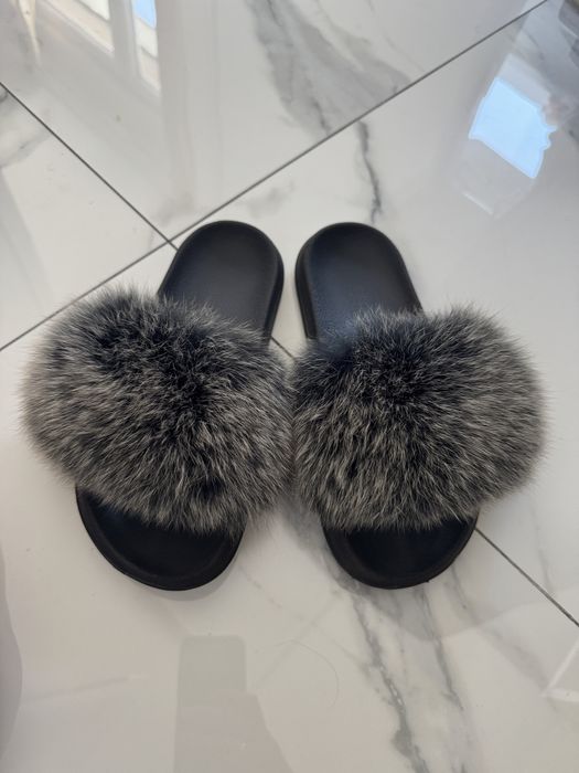 Klapki z futerkiem lisa
