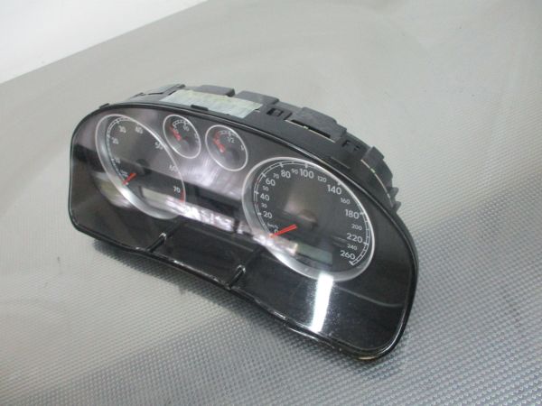 Quadrante / painel de instrumentos VOLKSWAGEN Passat (3B3)