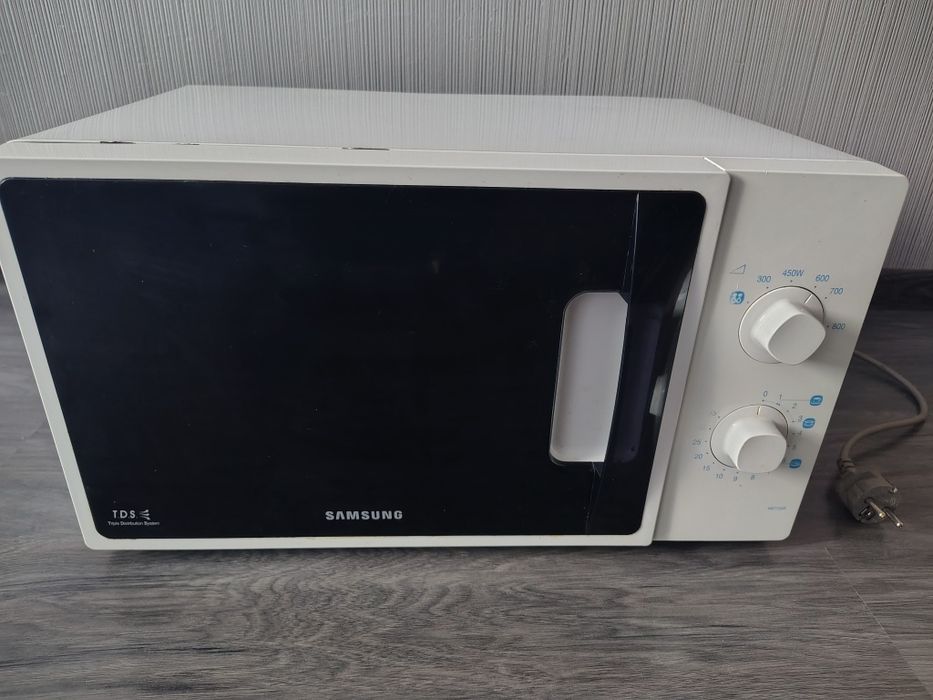 Мікрохвильова Samsung  (під ремонт)