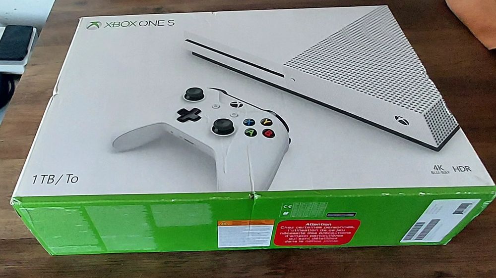 Consola XBOX One S 1TB + 17 jogos