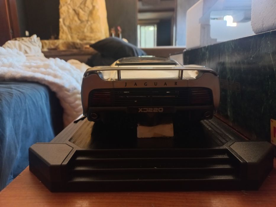 jaguar x maisto 1:12 xf 220 silver brand new