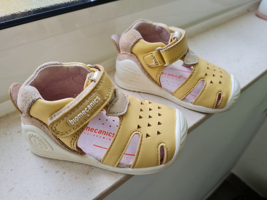 Sapatos bebe tamanho 19