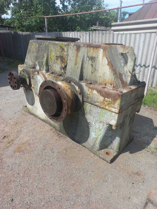 Продам редуктор ЦДН 710 перед 50