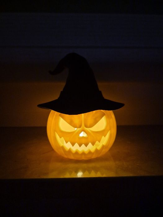 Lampion Dynia Halloween z Kapeluszem Wiedźmy – Matowa 3D + Lampka LED GRATIS!