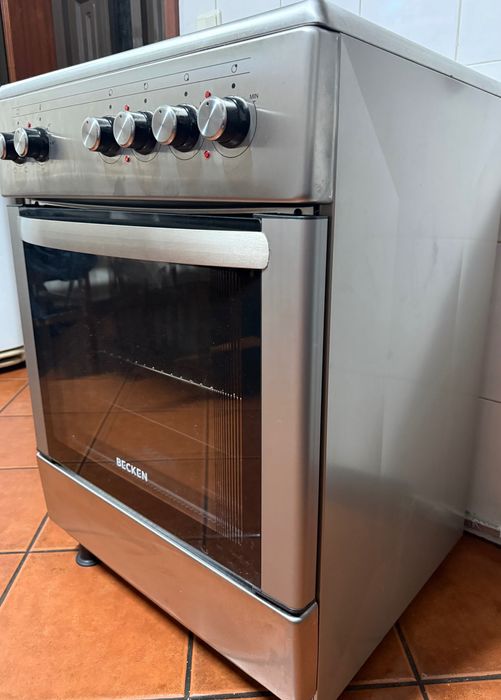 Fogão seminovo - vitrocerâmico 4 bocas