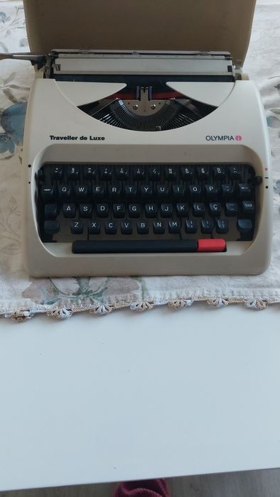 Máquina de escrever olympia traveller de luxe