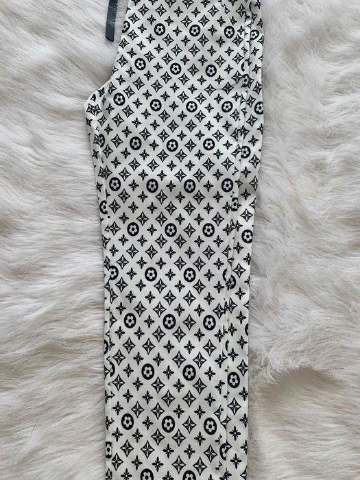 Spodnie białe, czarne wzór Louis Vuitton z paskiem, rozm. M i L