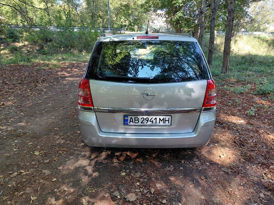 Авто Опель Зафіра