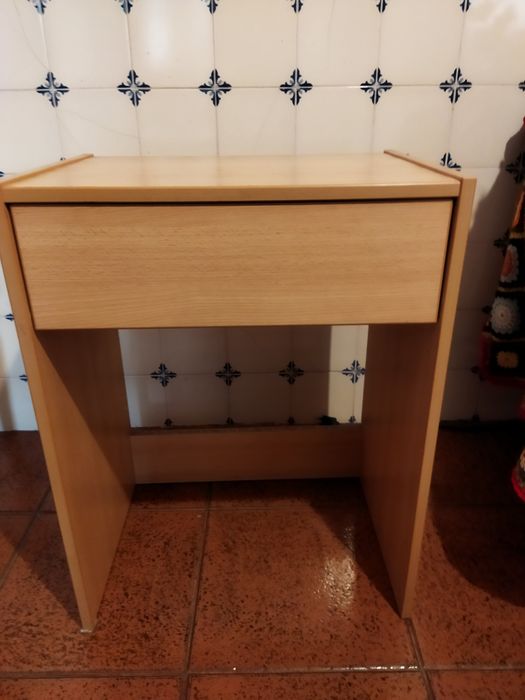 Mesa De Cabeceira Como Nova