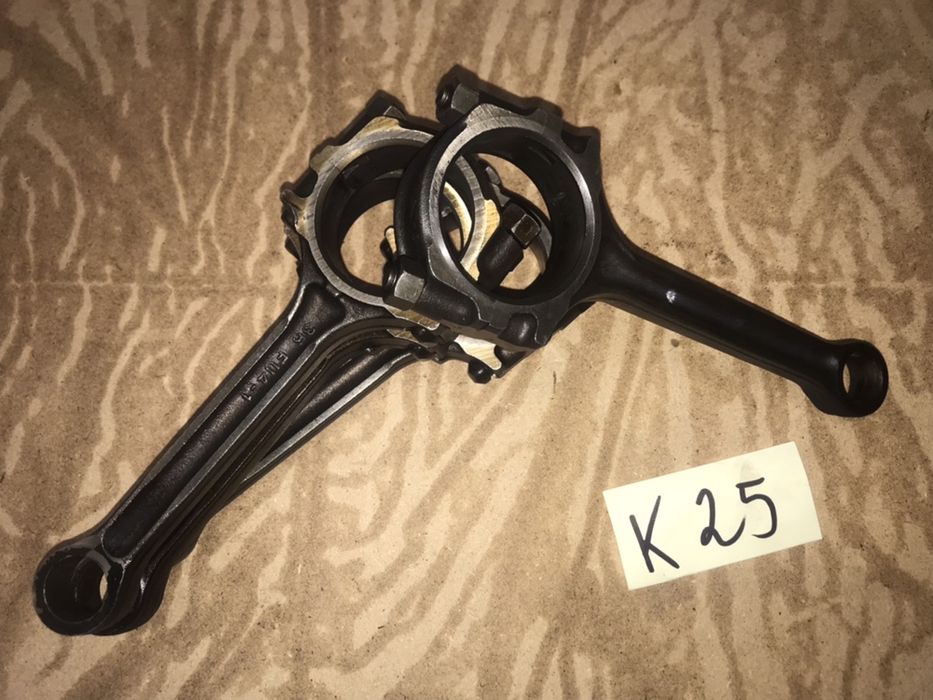 Korbowód - silnik Nissan K25