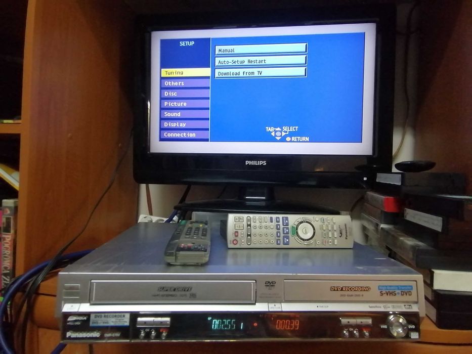 Magnetowid/Nagrywarka VHS/DVD-RW Panasonic DMR-E75V pilot