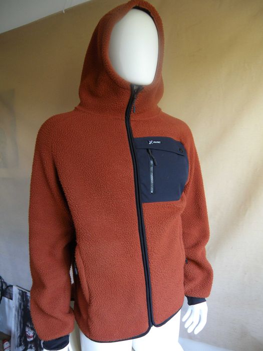 Revolution Race bluza
