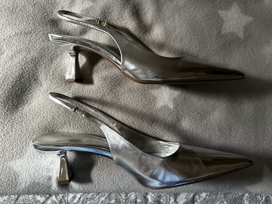 Sapatos prateados Zara