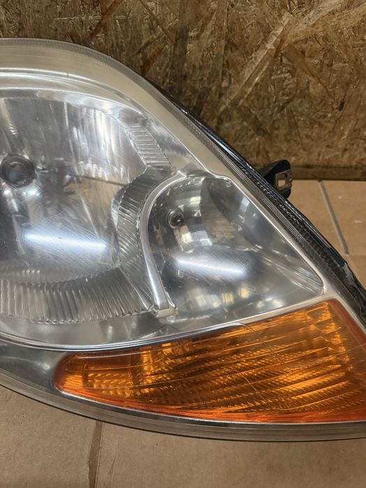 Передня права фара Renault Trafic 2 Рено Трафік 2 фейсліфт 2007-2014