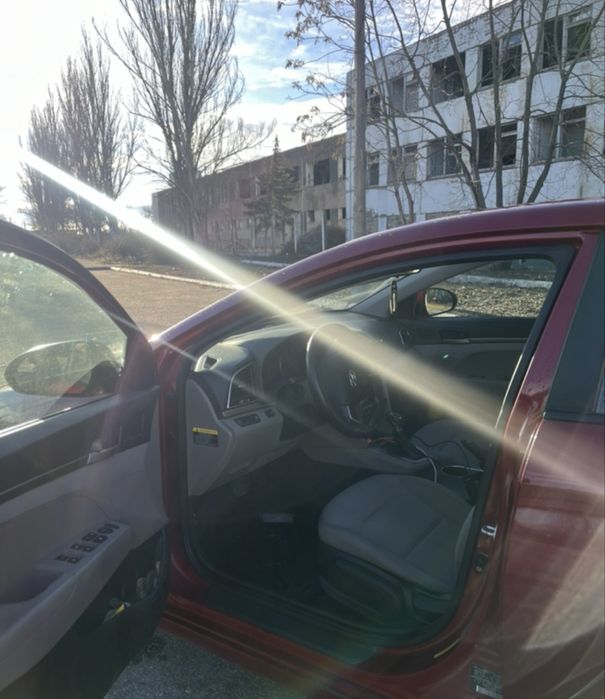 Elantra Hyundai продам