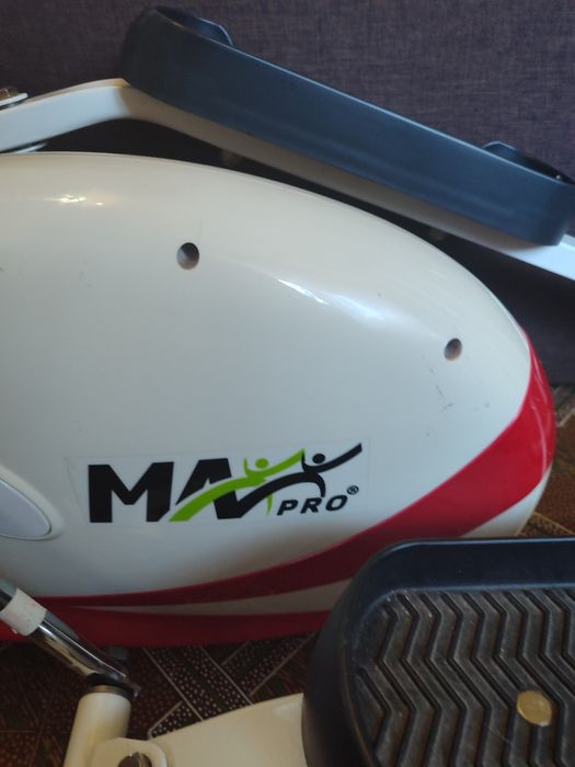 Тренажер - орбітрек MaxxPro.