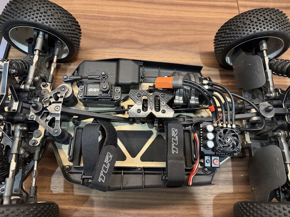 TLR 8ight-X/XE Elite