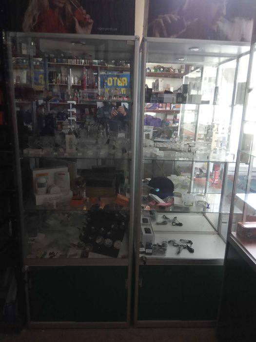 Торговая витрина с зеркалом из алюминиевого профиля