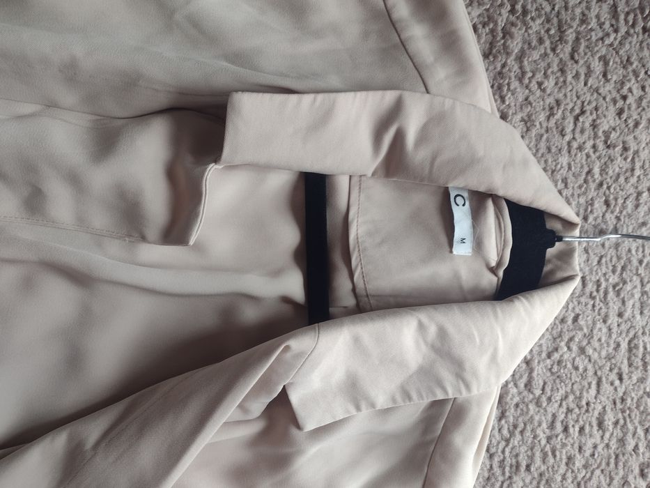 Trencz cubus beżowy