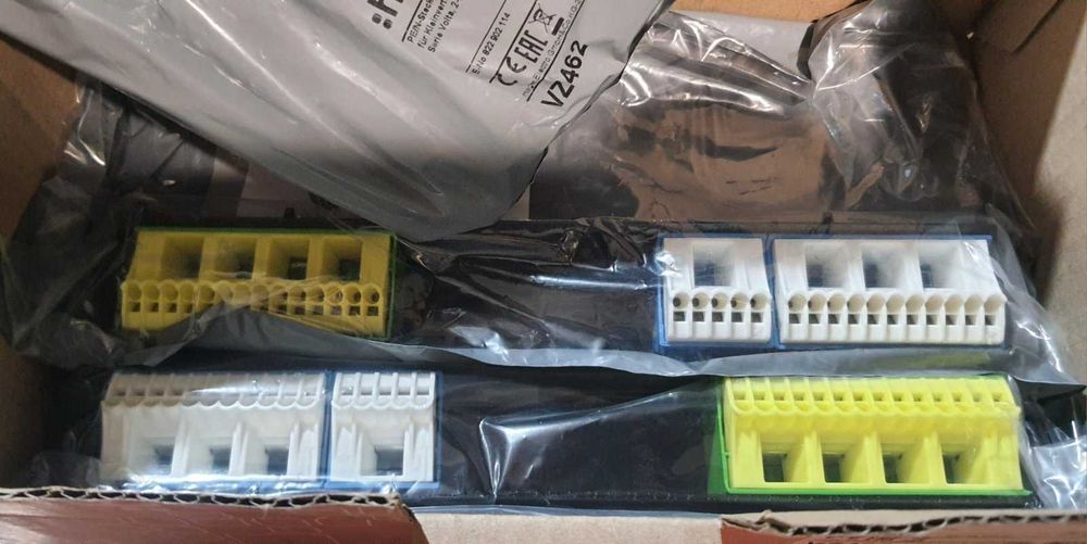 Тримач з клемами Hager VZ464 та фазні шини KDN163/263/363А