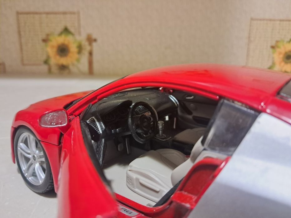 Масштабная модель 1/18 Audi R8 Maisto авто