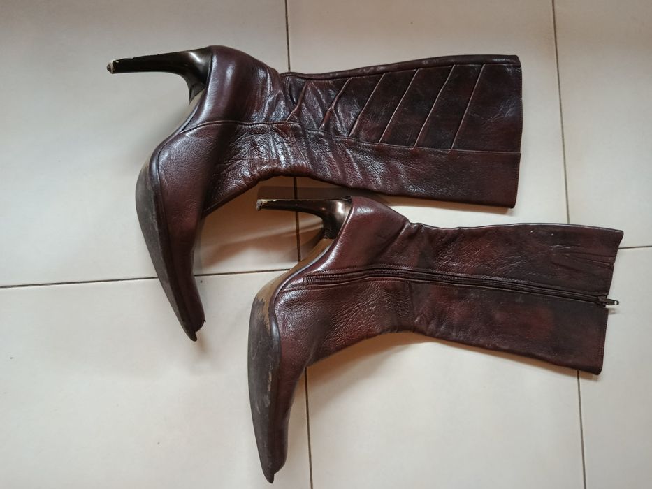 Bota cano alto pele genuína