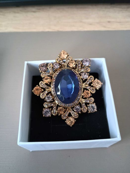 Stylowa broszka vintage