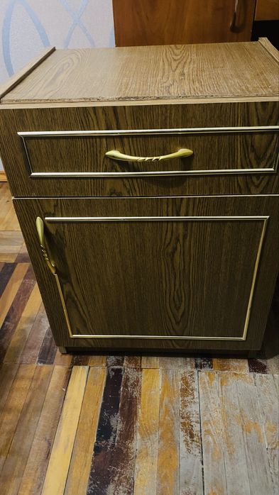 Приліжкова тумбочка з ящиком, гарний стан