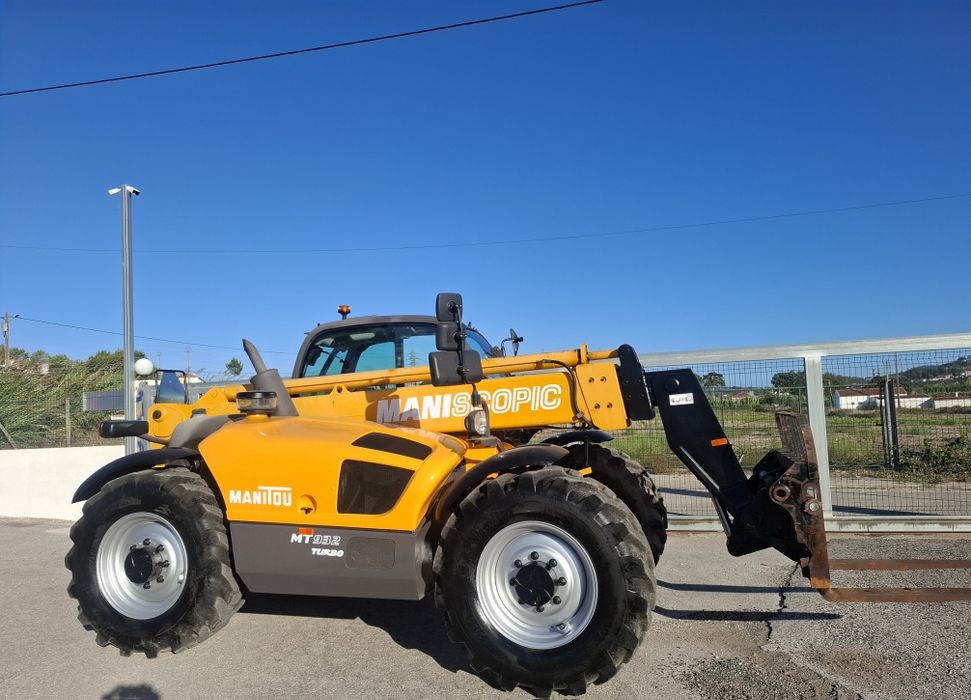 Manitou telescópico 932 com matrícula