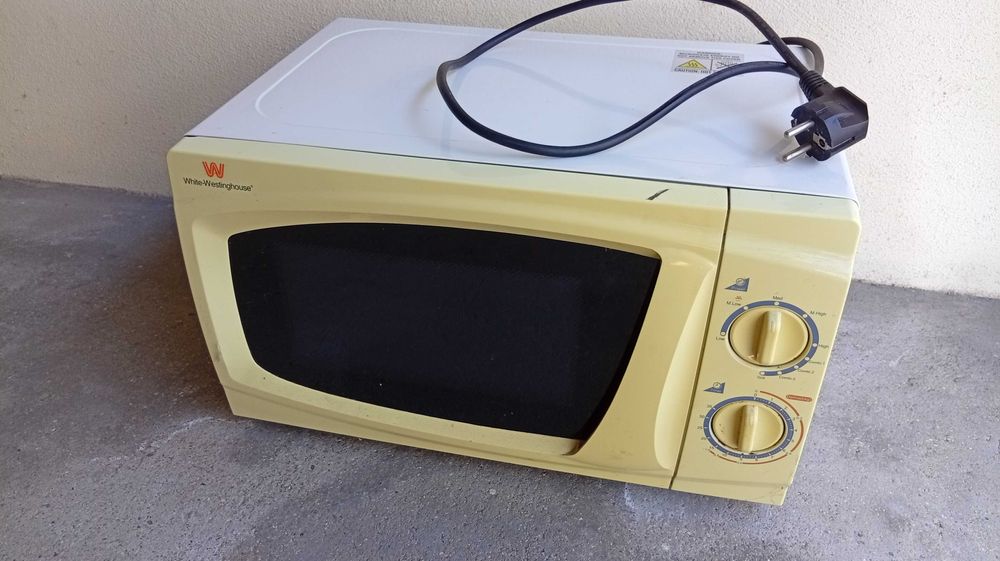 Microondas White-Westinghouse avariado