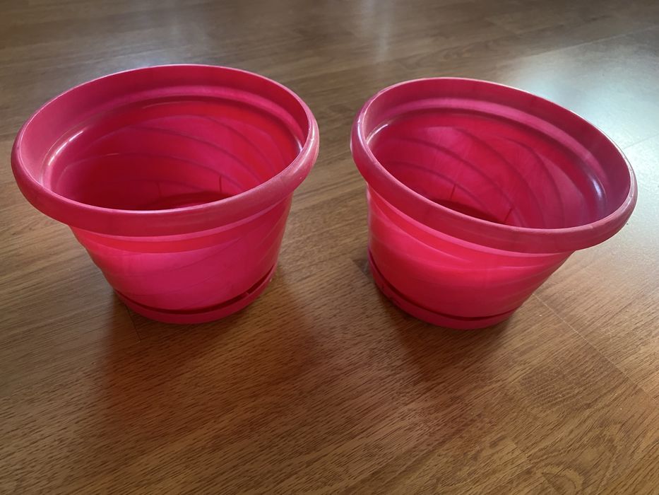 Doniczki z podstawkami