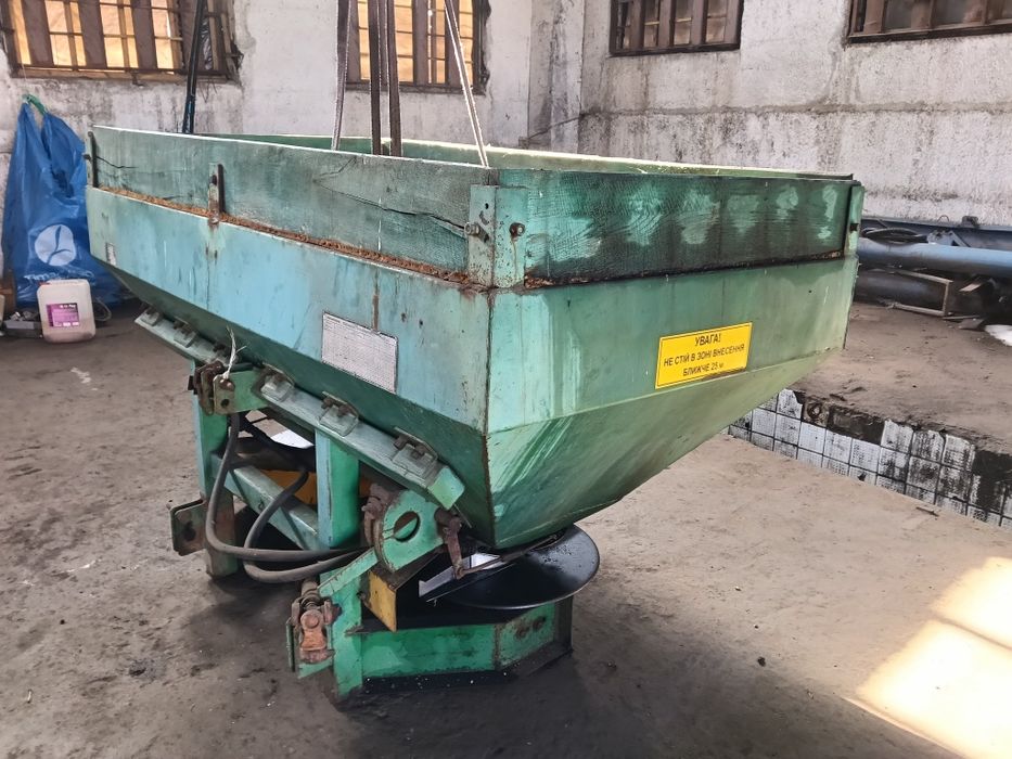 Розридач міндобрива Лійка РМД 1000