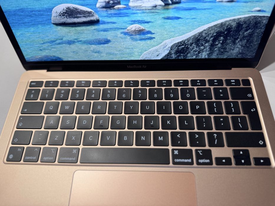 Macbook  air 13 (2020)