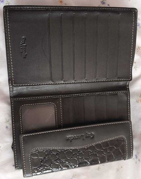 Carteiras de pele e marca