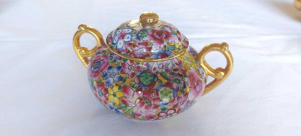 Serviço de chá em porcelana “Mil Flores” de Macau