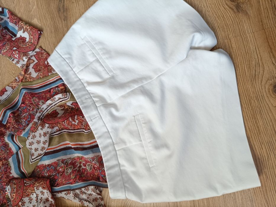 Białe eleganckie szorty spodenki r. S 36