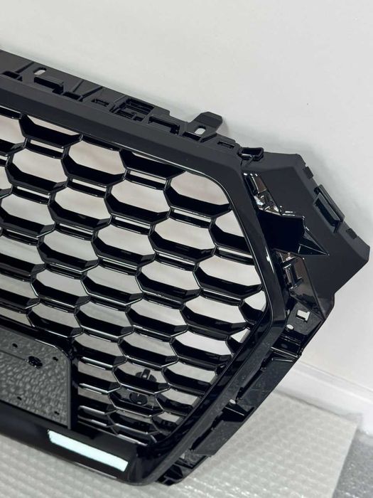 Решітка радіатора A4 B9 RS4