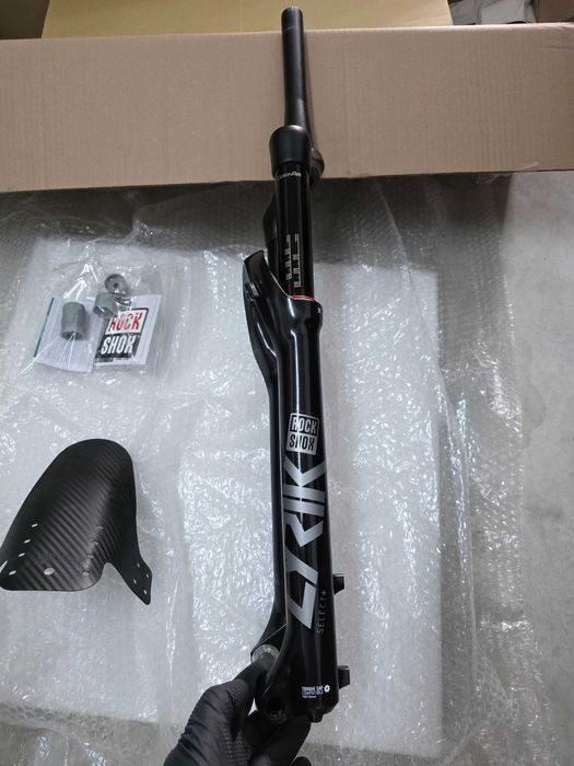 Rockshox Lyrik Select+ 140mm + Yari RC + Peças várias