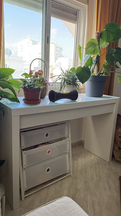 Consola branca ikea