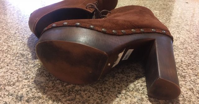 Botins castanhos camurça Gloria Ortiz