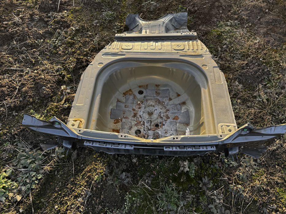 Корито панель Toyota Camry 55 USA 5831106151  5830706200