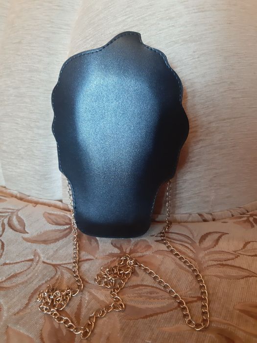 На подарунок- клатч, сумка нові