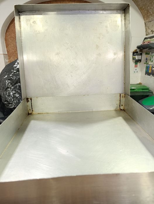 Tabuleiro de inox com tampa