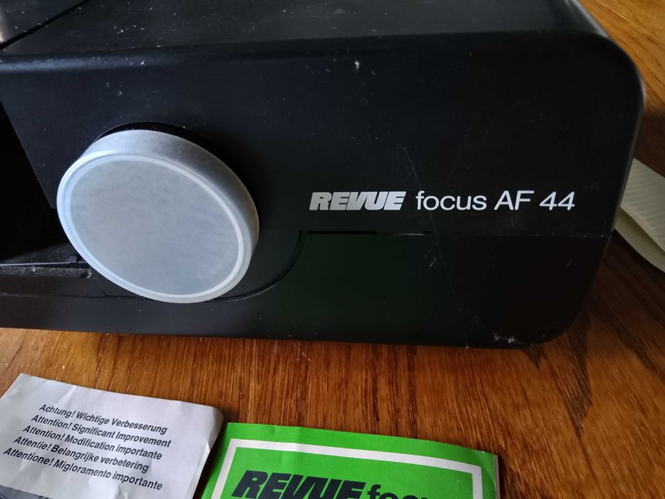 Rzutnik slajdów REVUE