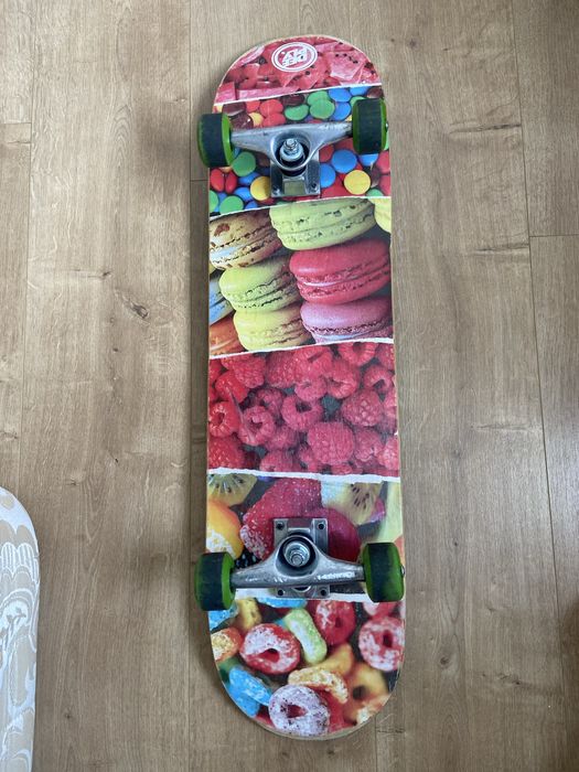 Skate Em bom estado Marca Deeply