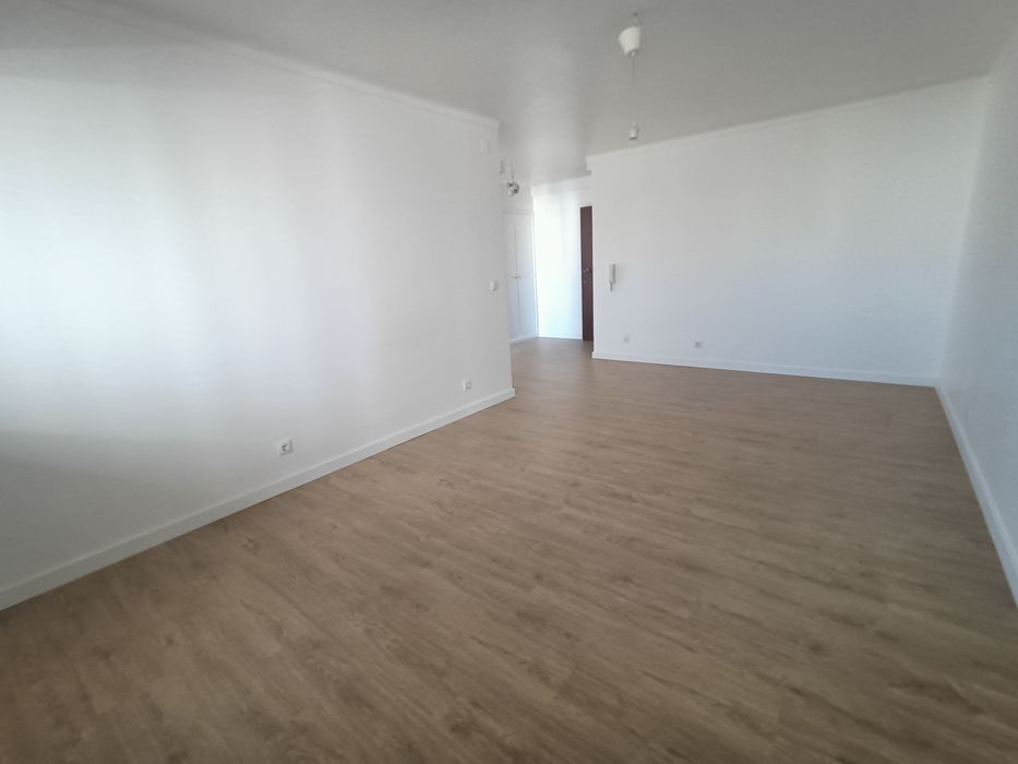 T2 Totalmente Remodelado| Urb.Quinta das Flores - Sto António Cavaleiros | Lisboa