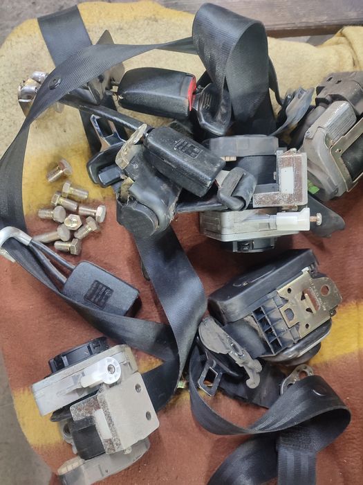 Комплект ременів безпеки на Volkswagen Passat B5, B5+