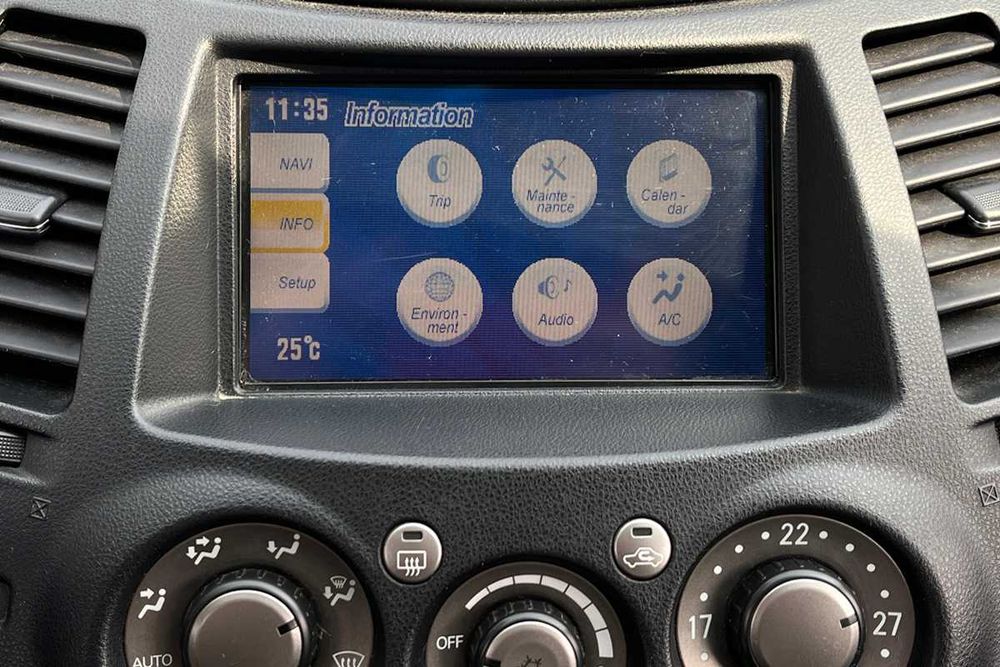 Mitsubishi Grandis 2005