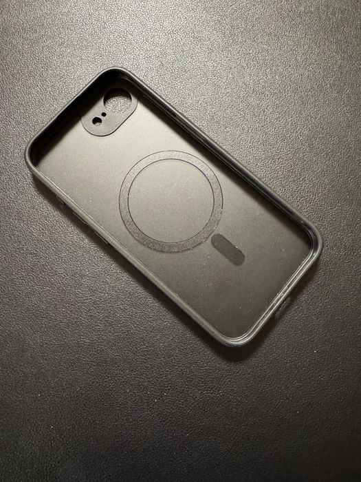 Etui iPhone 16e - jak nowe